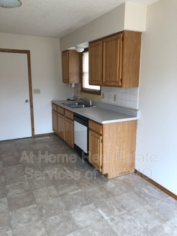 Building Photo - 3310 S Sunrise Ave