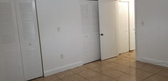 Building Photo - 4655 Palm Ave