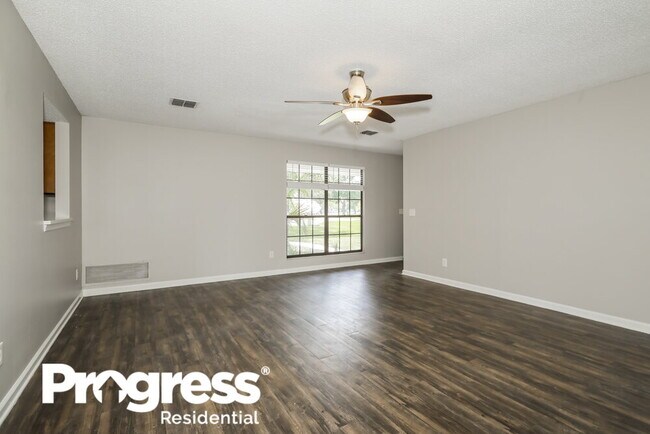 Foto del edificio - 2404 Sourwood Ct