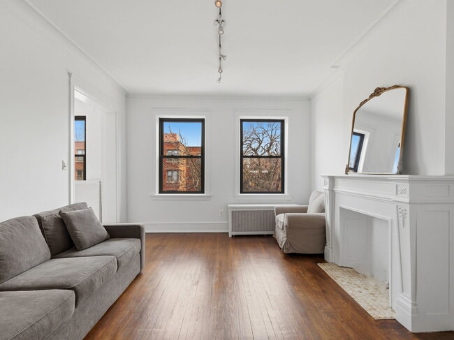 Building Photo - 5108 S Woodlawn Ave