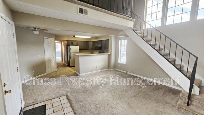 Building Photo - 980 S Dahlia St