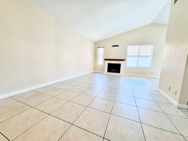 Building Photo - Charming 2-Bedroom Condo with Great Amenit...