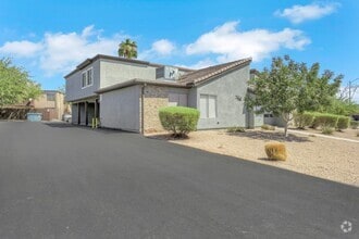 Building Photo - 1520 Hialeah Dr