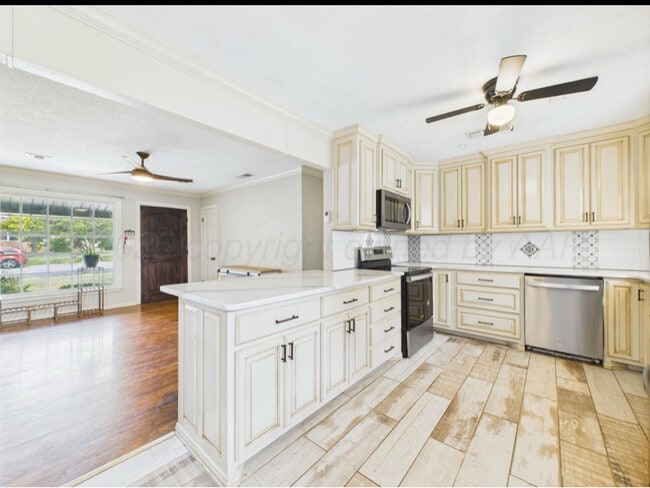 Building Photo - 1819 N Beech Ln