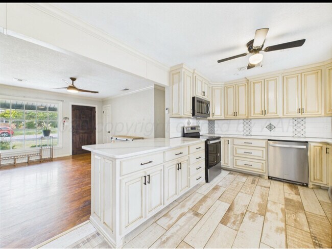 Foto del edificio - 1819 N Beech Ln