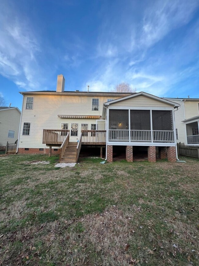 Building Photo - Beautiful 5 bedroom Executive Home In Wakefield