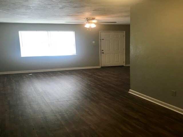 Building Photo - 306 White Dr