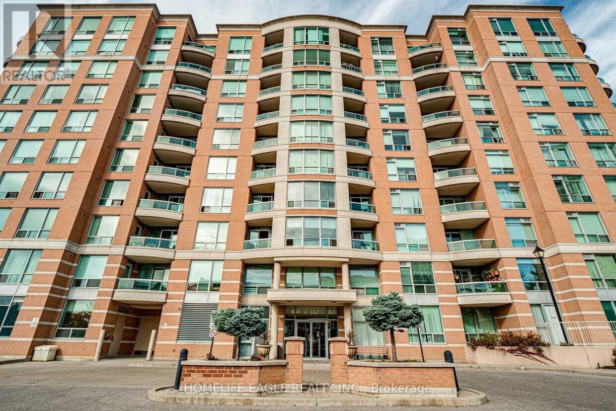 Photo principale - 745-745 New Westminster Dr