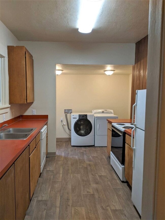 Building Photo - West Campus 4 bed/1 bath one level house -...