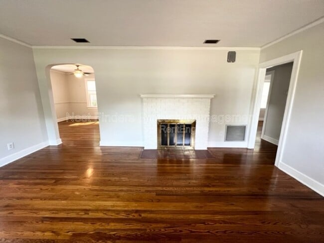 Foto del edificio - 2144 Southampton Rd