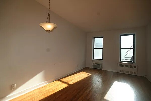 Primary Photo - 328 8th Ave