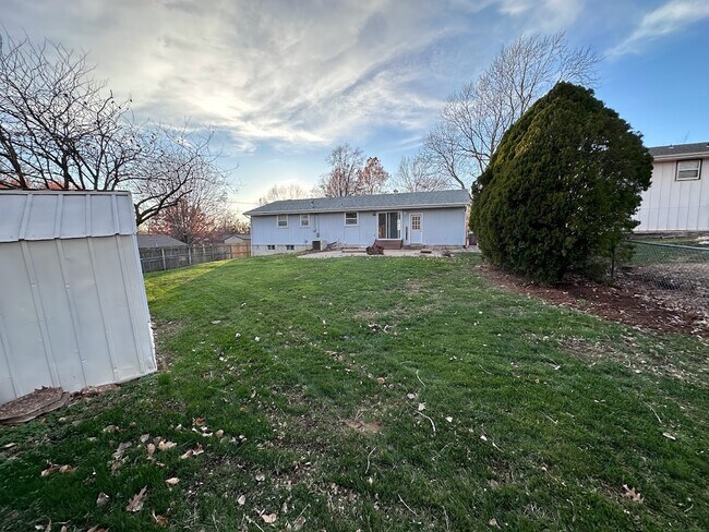 Fenced Back Yard - 1304 Overlook Dr