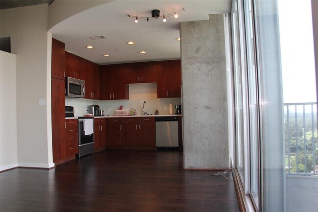 Building Photo - 5925 Almeda Rd
