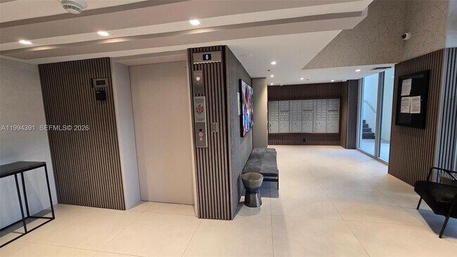 Foto del edificio - 9261 E Bay Harbor Dr