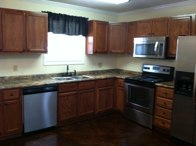 Foto del edificio - 1036 Sun Creek Rd