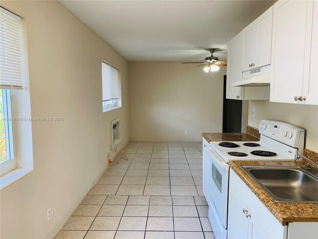 Building Photo - 3049 NW 9th Ave