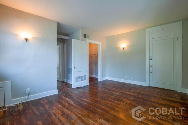 Foto del edificio - 678 Somerset Terrace NE
