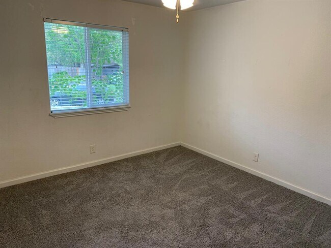 Building Photo - 4906 Hawk Cove