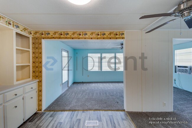 Building Photo - 10928 Poplar St NE
