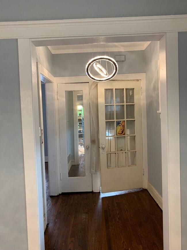 Building Photo - 8109 S Dorchester Ave