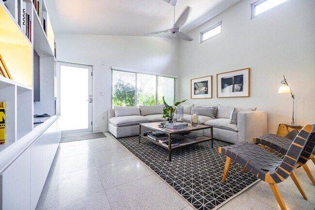 Foto del edificio - 420 NE 87th St