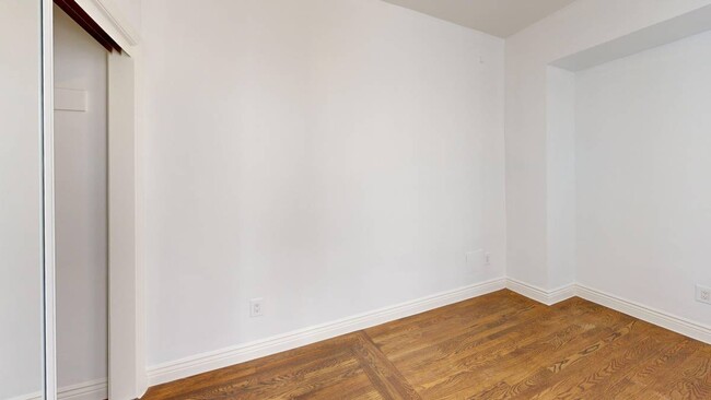 Building Photo - 1842 Clay St