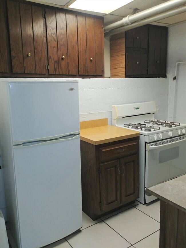 Building Photo - 310 N Elm St