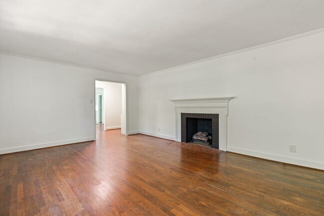 Foto del edificio - Perfect for Roommates — 4BD/3BA Near Franklin Street & UNC Campus | No August Rent!