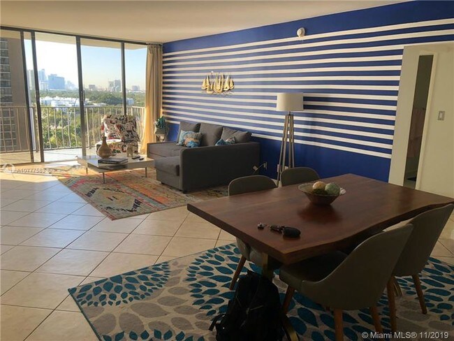 Foto del edificio - 780 NE 69th St