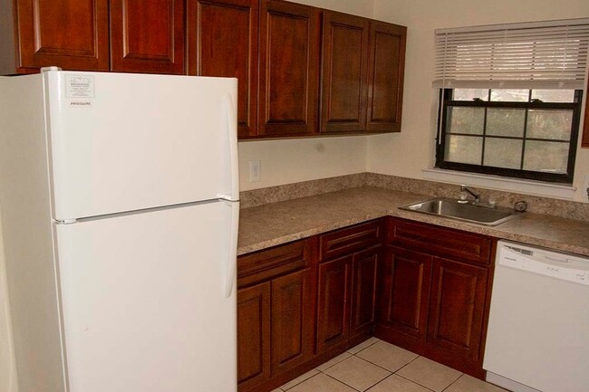 Kitchen - Brookwood at Islip