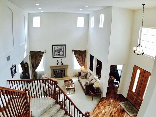 Foto del edificio - Stunning 5 Br 4.5 Ba Porter Ranch Home in ...