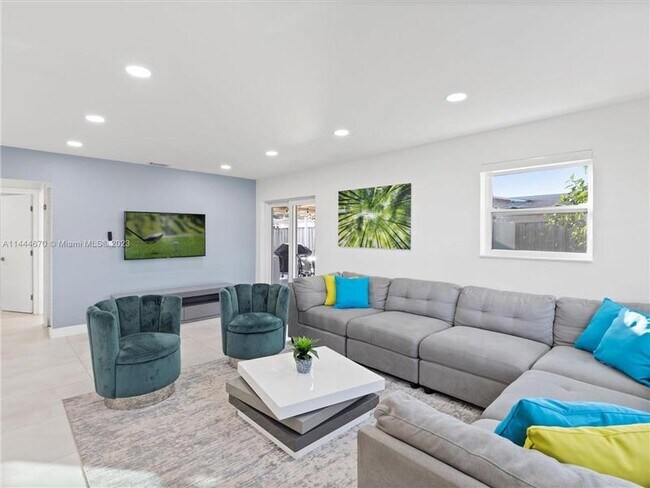 Foto del edificio - 711 N 66th Ave