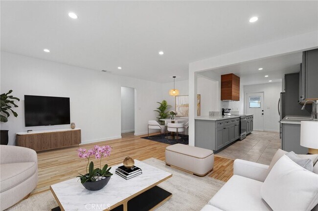 Foto del edificio - 14900 Doty Ave