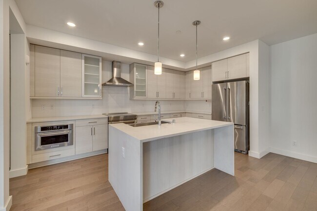 Foto del edificio - Modern Sammamish Townhome with Style, Spac...