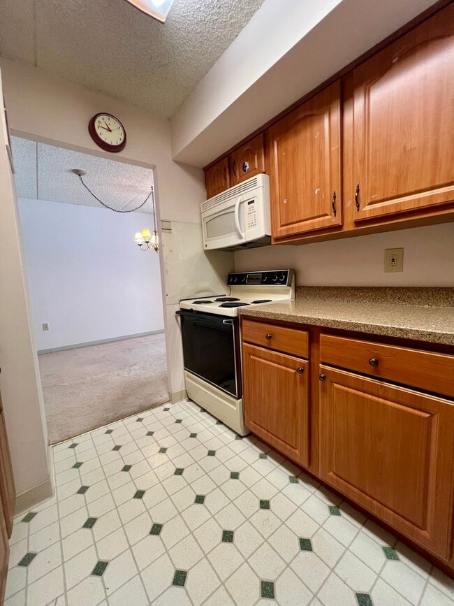 Building Photo - Gorgeous 2-Bedroom Condo at Crum Creek Valley Condominiums! Available NOW!