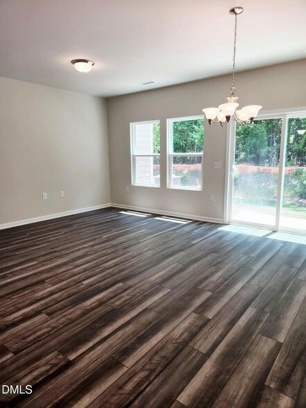 Foto del edificio - 250 Brook Farm Ln