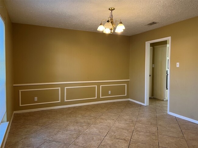 Foto del edificio - 28801 Holly Hill Dr