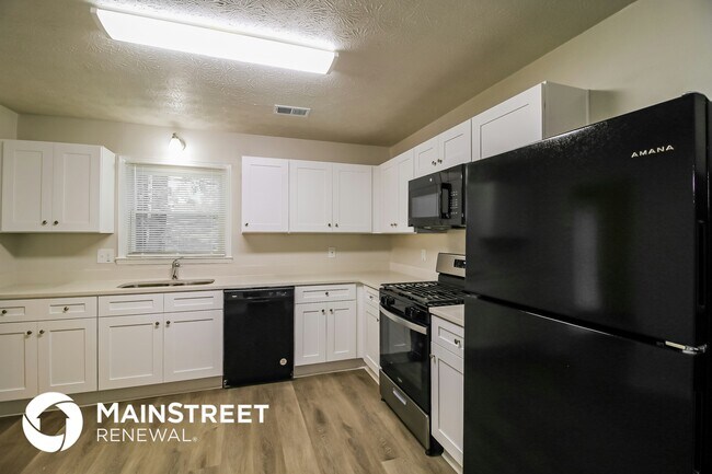 Foto del edificio - 785 Redland Dr