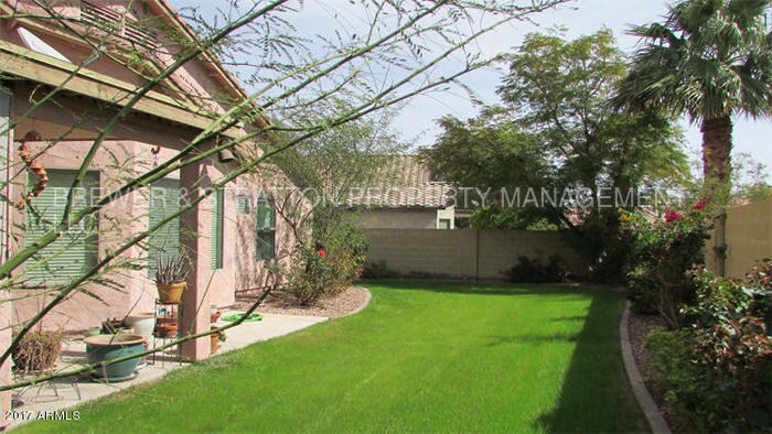 Building Photo - 417 E Sheffield Ave