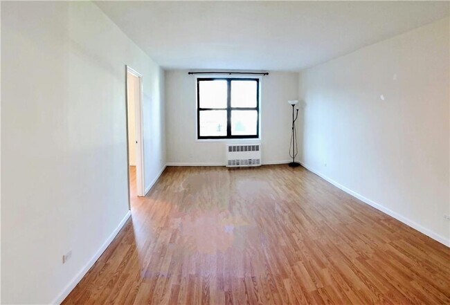 Foto del edificio - 2299 E 13th St