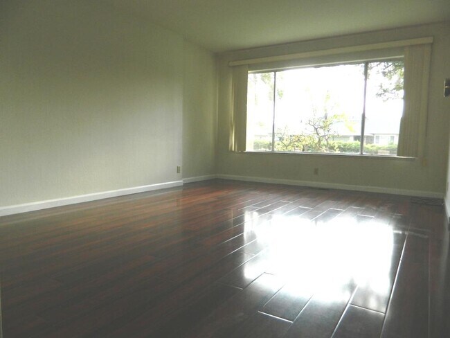 Building Photo - 1269 Gainsborough Dr