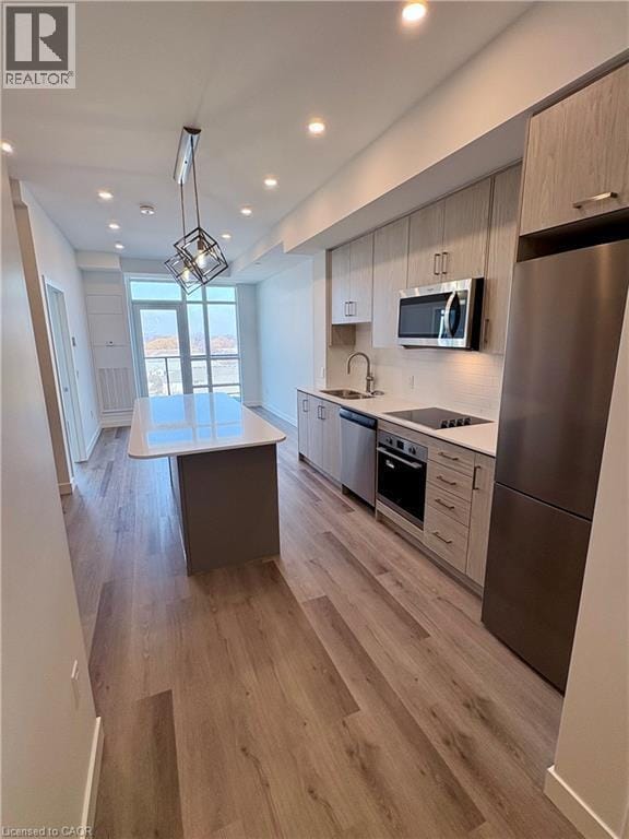 Building Photo - 461 Green Rd