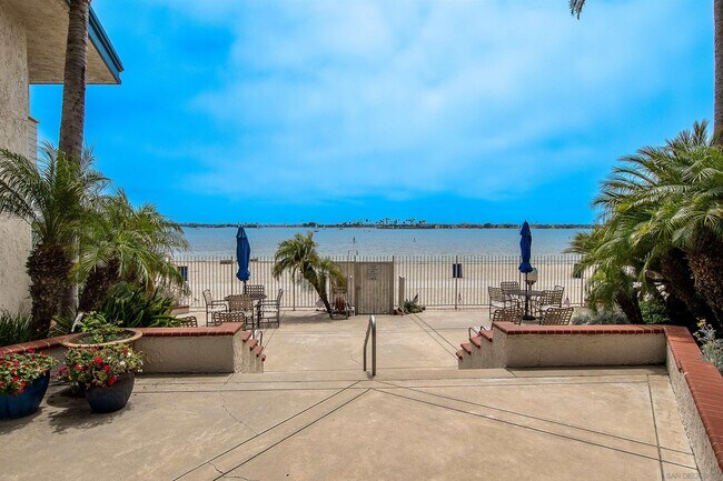 Building Photo - 3920 Riviera Dr