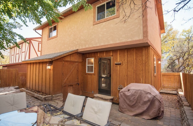 Building Photo - 451 Mountain Shadow Dr