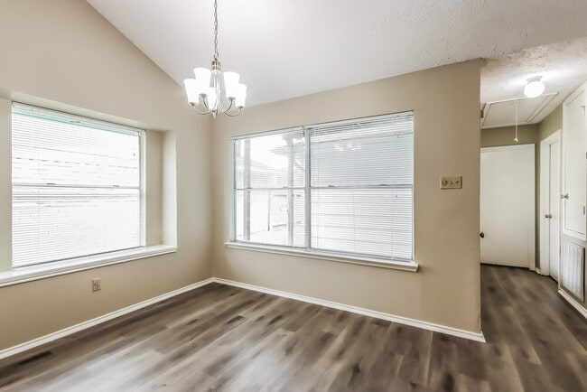 Building Photo - 901 Briarcreek Dr