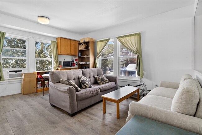 Foto del edificio - 303 Cornell St