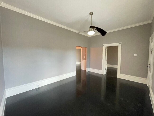 Building Photo - $500 MOVE IN SPECIAL!!! Charming 2 Bedroom...
