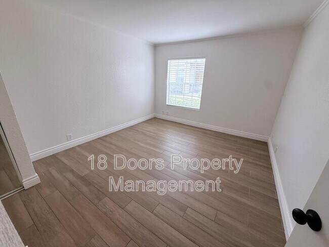 Foto del edificio - 10888 Aderman Ave