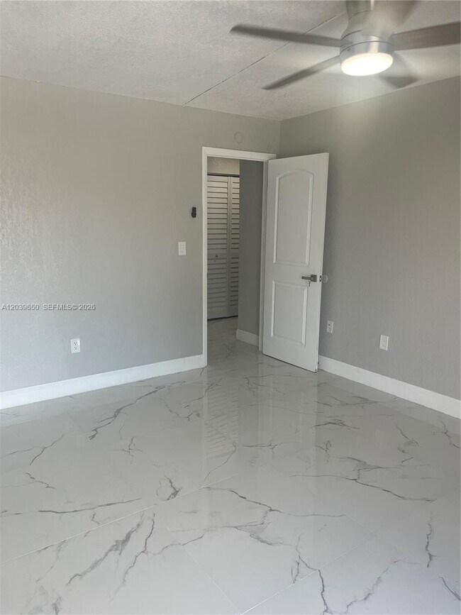 Foto del edificio - 5909 SW 36th Ct