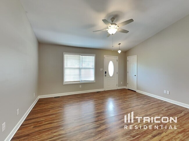 Foto del edificio - 639 Loch Lomond Cir